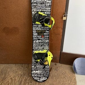 LIKE NEW- BURTON BULLET SNOWBOARD SIZE 160cm with like new salomon bindings